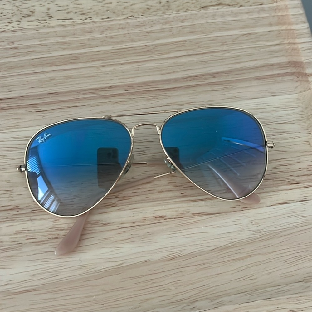 Light blue Ray ban aviators